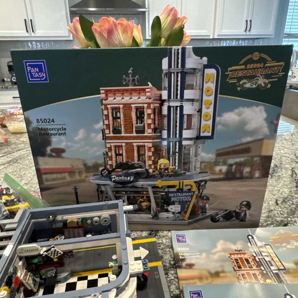 PANTASY Motorcycle Restaurant Modular Building 85024 All Accounted For